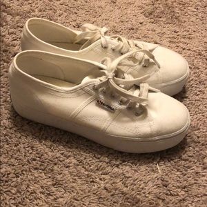 White platform supergas